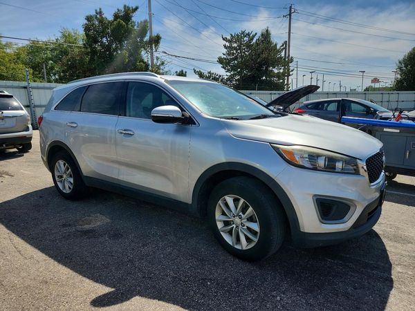 2016 KIA SORENTO L / LX