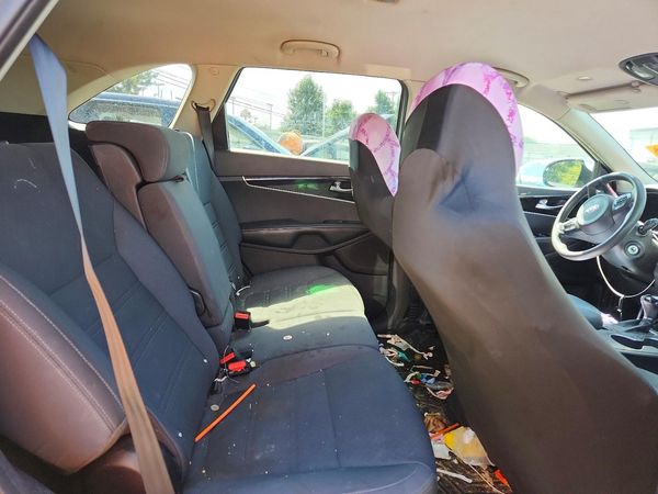 2016 KIA SORENTO L / LX