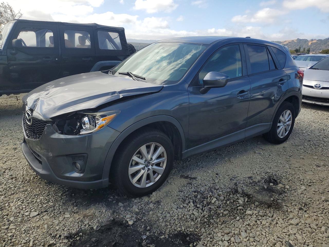 2013 MAZDA CX-5 Touring/GS — Front 3/4