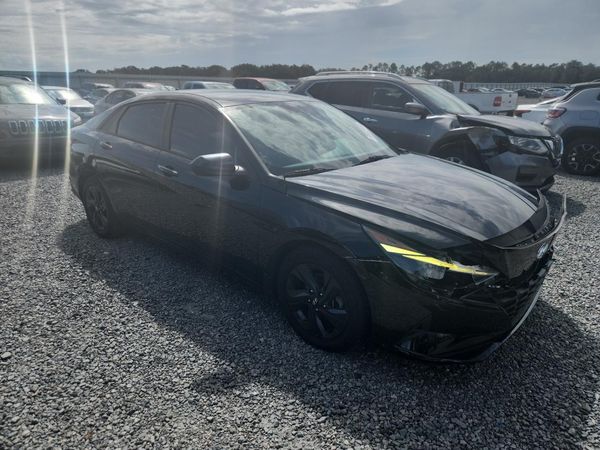 2022 HYUNDAI ELANTRA SEL — Passenger 3/4