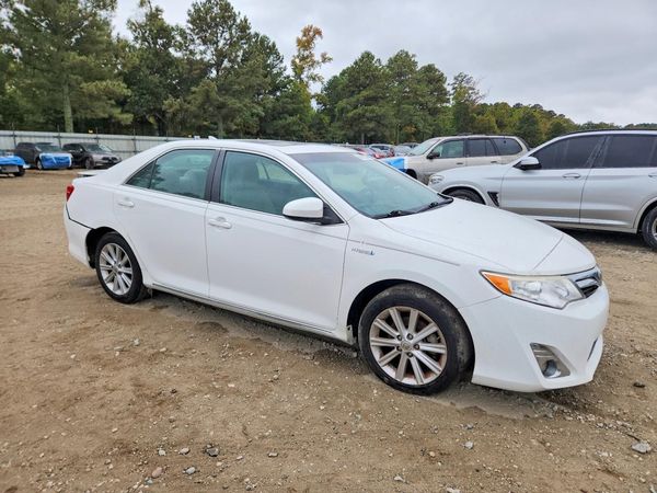 2014 TOYOTA CAMRY SOLA Hybrid — Passenger 3/4