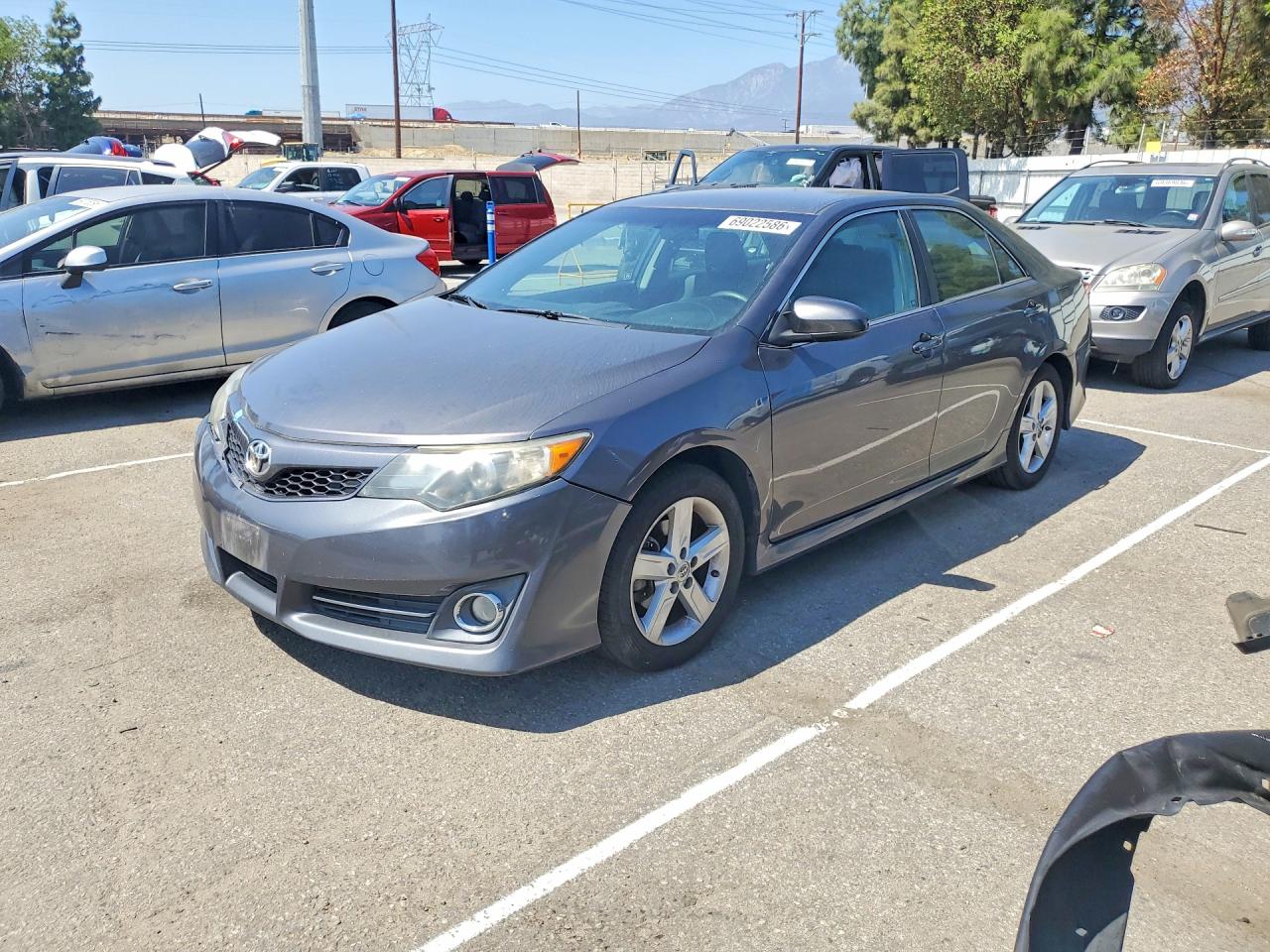 2014 TOYOTA CAMRY — Front 3/4
