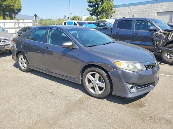2014 TOYOTA CAMRY — Passenger 3/4