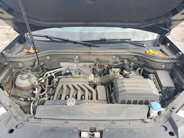 2019 VOLKSWAGEN ATLAS — Engine bay
