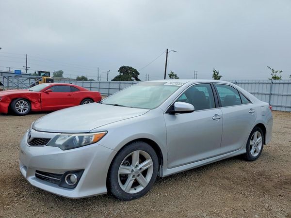 2014 TOYOTA CAMRY — Front 3/4