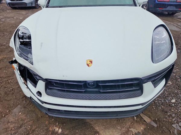 2025 PORSCHE MACAN — Engine bay