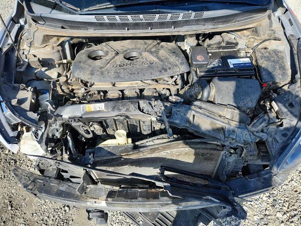 2015 HYUNDAI ELANTRA — Engine bay