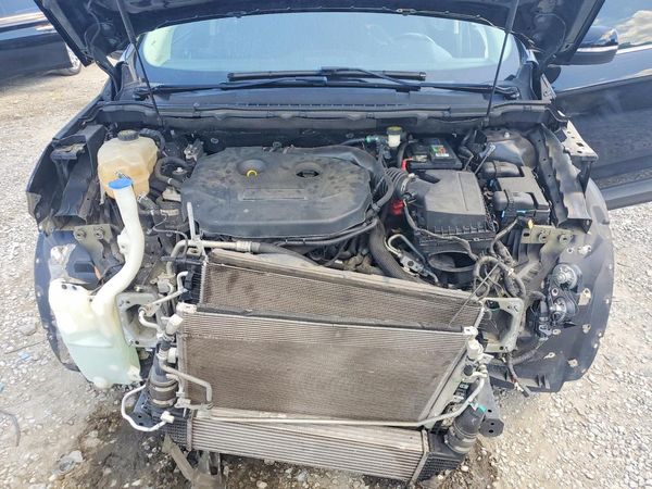 2017 FORD EDGE Titanium — Engine bay