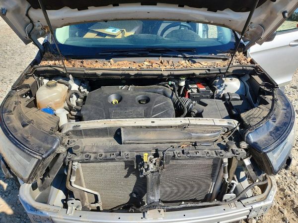 2017 FORD EDGE — Engine bay