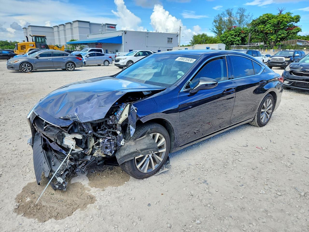 2020 LEXUS ES — Front 3/4