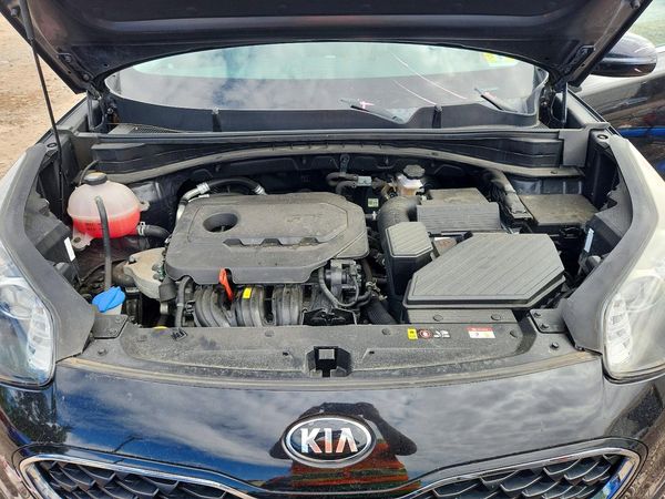 2021 KIA SPORTAGE LX — Engine bay