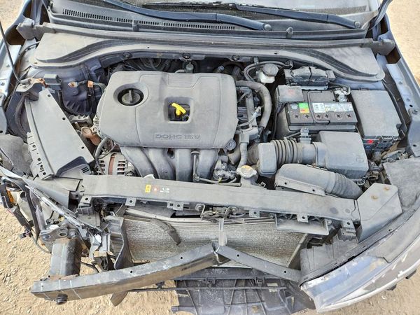 2020 HYUNDAI ELANTRA — Engine bay
