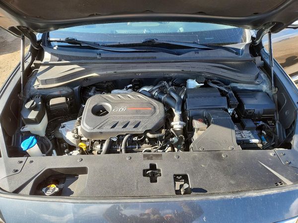 2020 HYUNDAI SANTA FE SEL — Engine bay