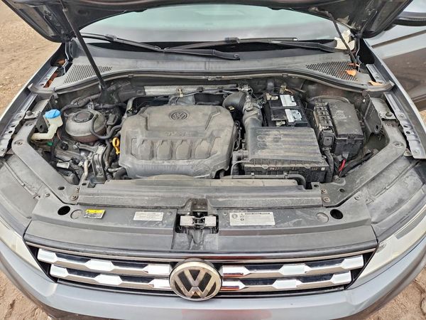 2019 VOLKSWAGEN TIGUAN — Engine bay