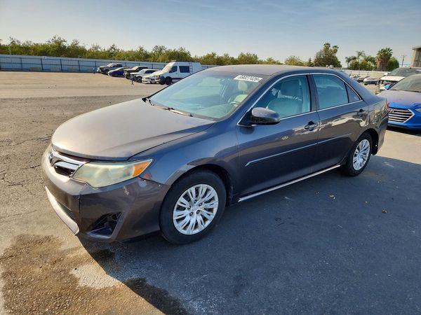 2013 TOYOTA CAMRY — Front 3/4
