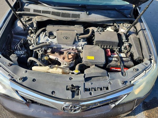 2013 TOYOTA CAMRY — Engine bay