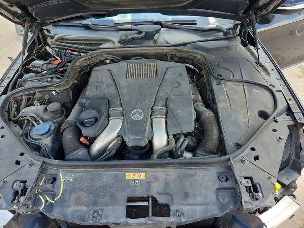 2014 MERCEDES-BENZ S — Engine bay