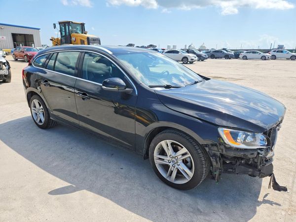 2015 VOLVO V60 Premier+ (non R design) — Passenger 3/4