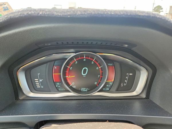 2015 VOLVO V60 Premier+ (non R design) — ODOM