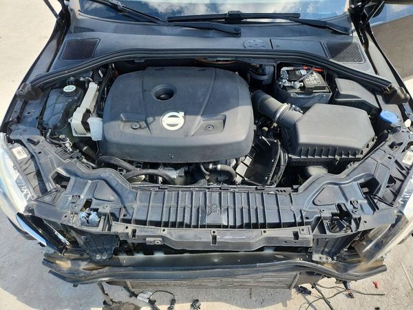 2015 VOLVO V60 Premier+ (non R design) — Engine bay