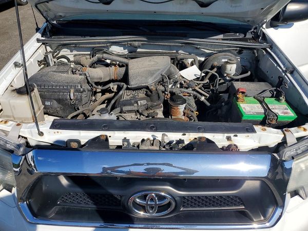 2013 TOYOTA TACOMA Delux — Engine bay