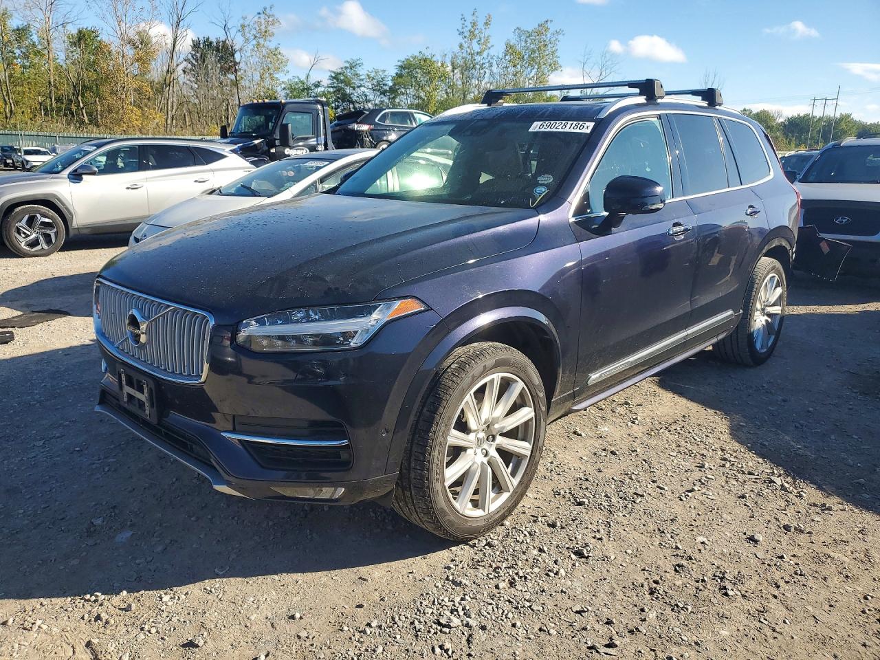 2016 VOLVO XC90 — Front 3/4