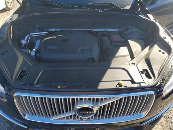 2016 VOLVO XC90 — Engine bay