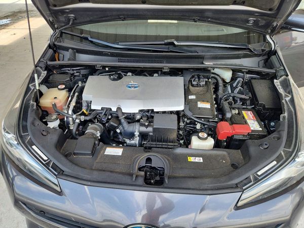 2020 TOYOTA PRIUS — Engine bay