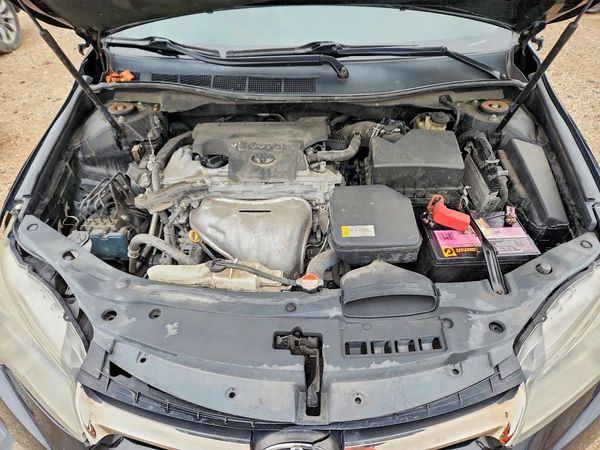 2016 TOYOTA CAMRY — Engine bay