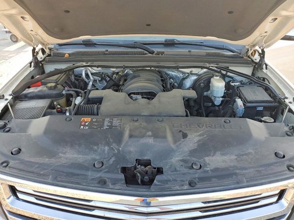 2015 CHEVROLET SUBURBAN LTZ — Engine bay