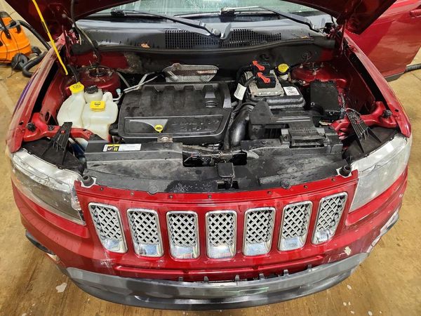 2016 JEEP COMPASS — Engine bay