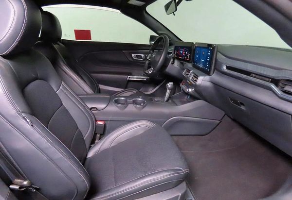 2026 FORD MUSTANG I4