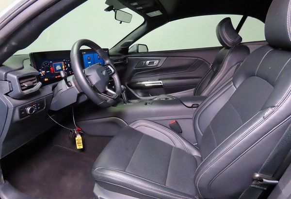 2026 FORD MUSTANG I4