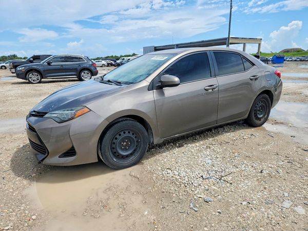 2018 TOYOTA COROLLA — Front 3/4