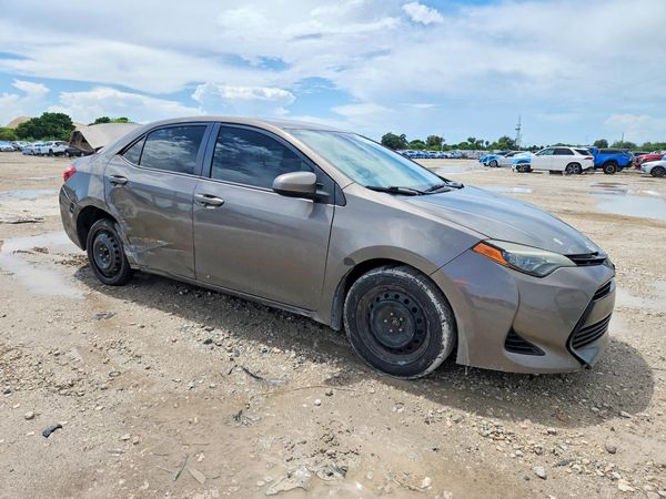 2018 TOYOTA COROLLA — Passenger 3/4