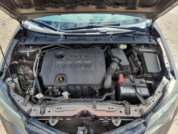 2018 TOYOTA COROLLA — Engine bay