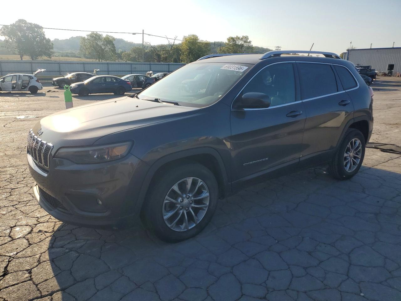 2019 JEEP CHEROKEE Latitude Plus — Front 3/4