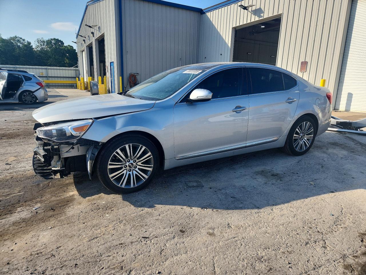 2016 KIA CADENZA Luxury — Front 3/4