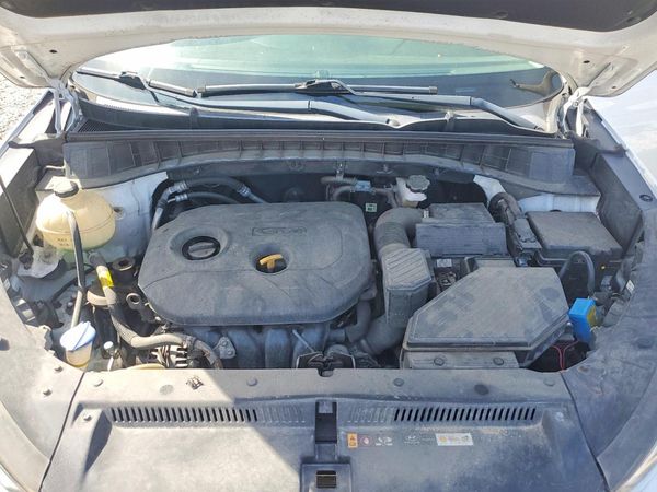 2018 HYUNDAI TUCSON — Engine bay