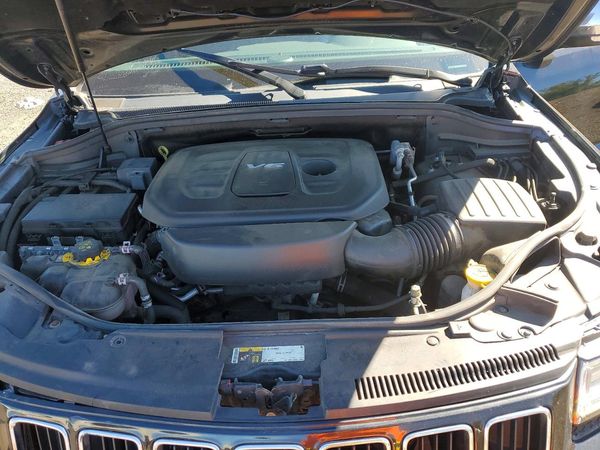 2016 JEEP GRAND CHEROKEE Limited — Engine bay