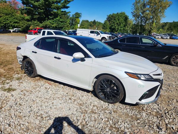 2021 TOYOTA CAMRY — Passenger 3/4
