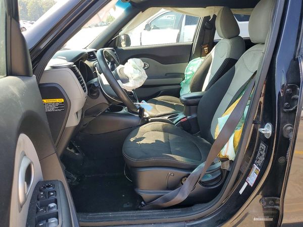 2016 KIA SOUL Exclaim — DENT