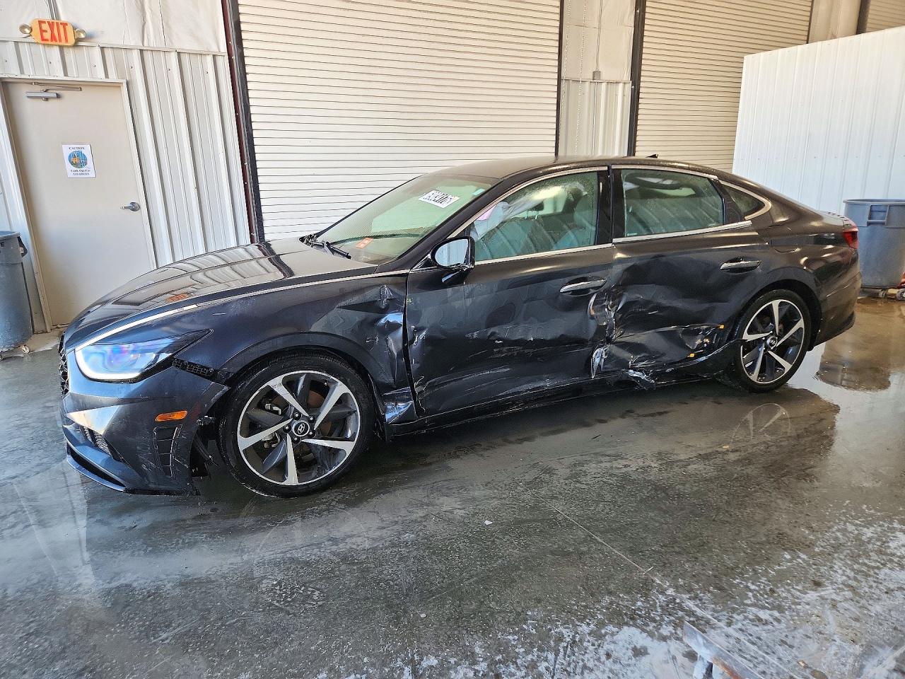 2021 HYUNDAI SONATA SEL Plus — Front 3/4