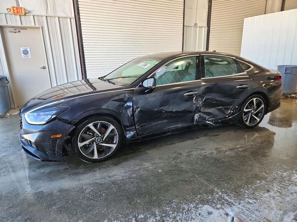 2021 HYUNDAI SONATA SEL Plus — Front 3/4