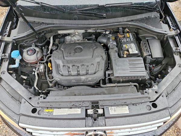 2019 VOLKSWAGEN TIGUAN — Engine bay