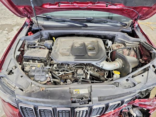 2020 JEEP GRAND CHEROKEE — Engine bay