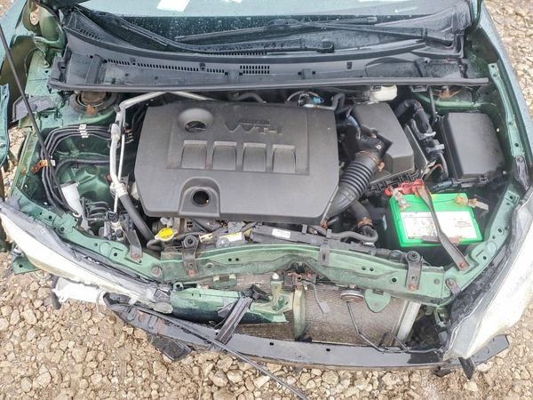 2014 TOYOTA COROLLA — Engine bay