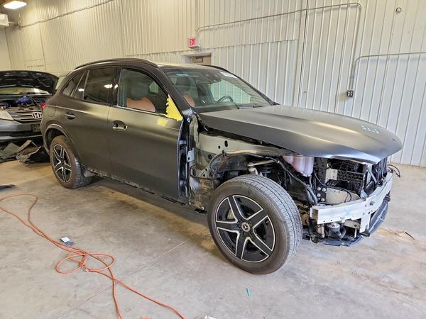 2025 MERCEDES-BENZ GLC GLC300 4MATIC — Passenger 3/4