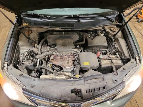 2013 TOYOTA CAMRY — Engine bay