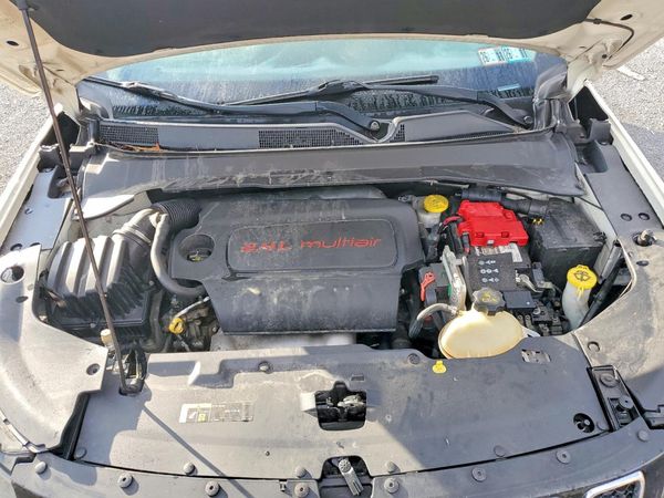 2019 JEEP COMPASS — Engine bay